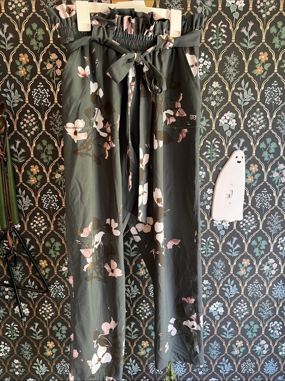 Albion Fit Bow Belt Floral Paper bag High Waist Pants Green